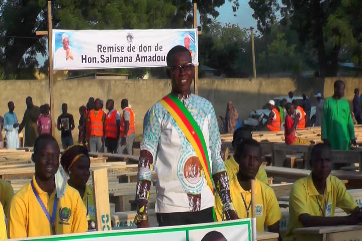 CEREMONIE DE REMISE DES TABLES BANCS, DES CARTONS DE CAHIER, DES CARTONS DE BICS ET CRAYONS, DES RAMES DE FORMAT, DES VENTILATEURS  ET DES BOURSES SCOLAIRES AUX ETABLISSEMENTS DE LA VILLE DE MAROUA PAR L’HONORABLE SALMANA AMADOU ALI, SEPTEMBRE 2020