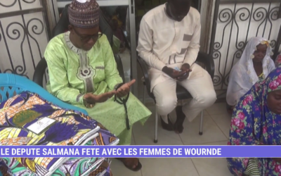 Salmana aux cotes de fidèles musulmans de Maroua Wourndé