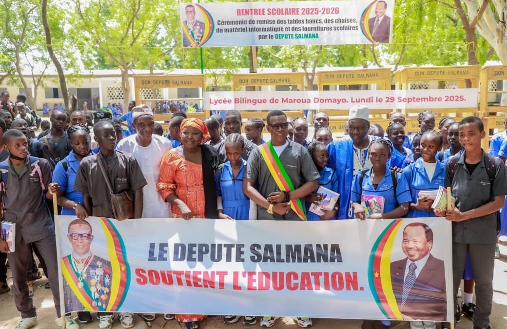 Don en tables bancs, en chaises, en matériel informatique et en fournitures scolaires au lycée bilingue de Maroua Domayo par le Député Salmana