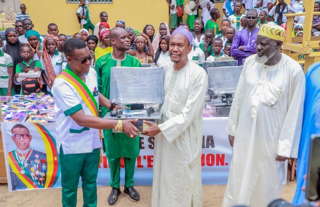 Don en matériels pédagogiques  et en fournitures scolaires au lycée de Doualaré par le Député Salmana, Maroua le 30/09/2025